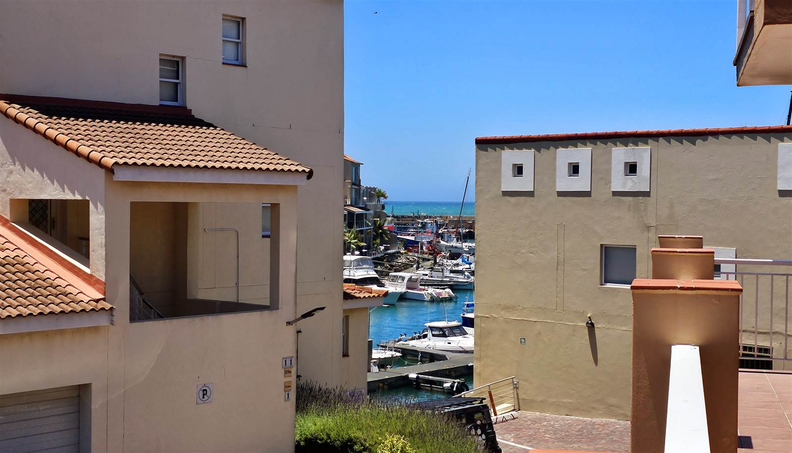 2 Bed Apartment in St Francis Bay photo number 17