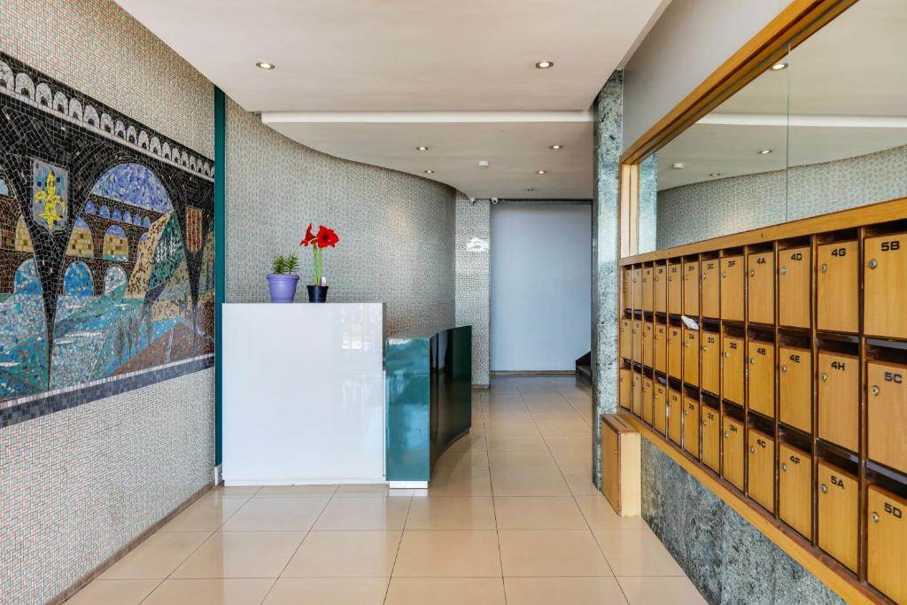 1 Bed Apartment in Mouille Point photo number 4