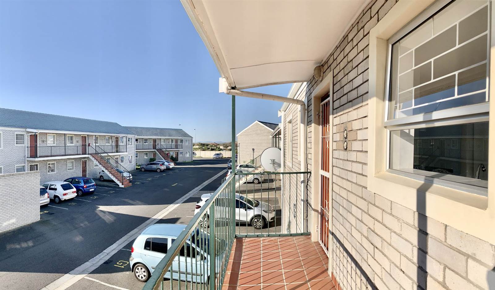 2 Bed Apartment in Blouberg Sands photo number 2
