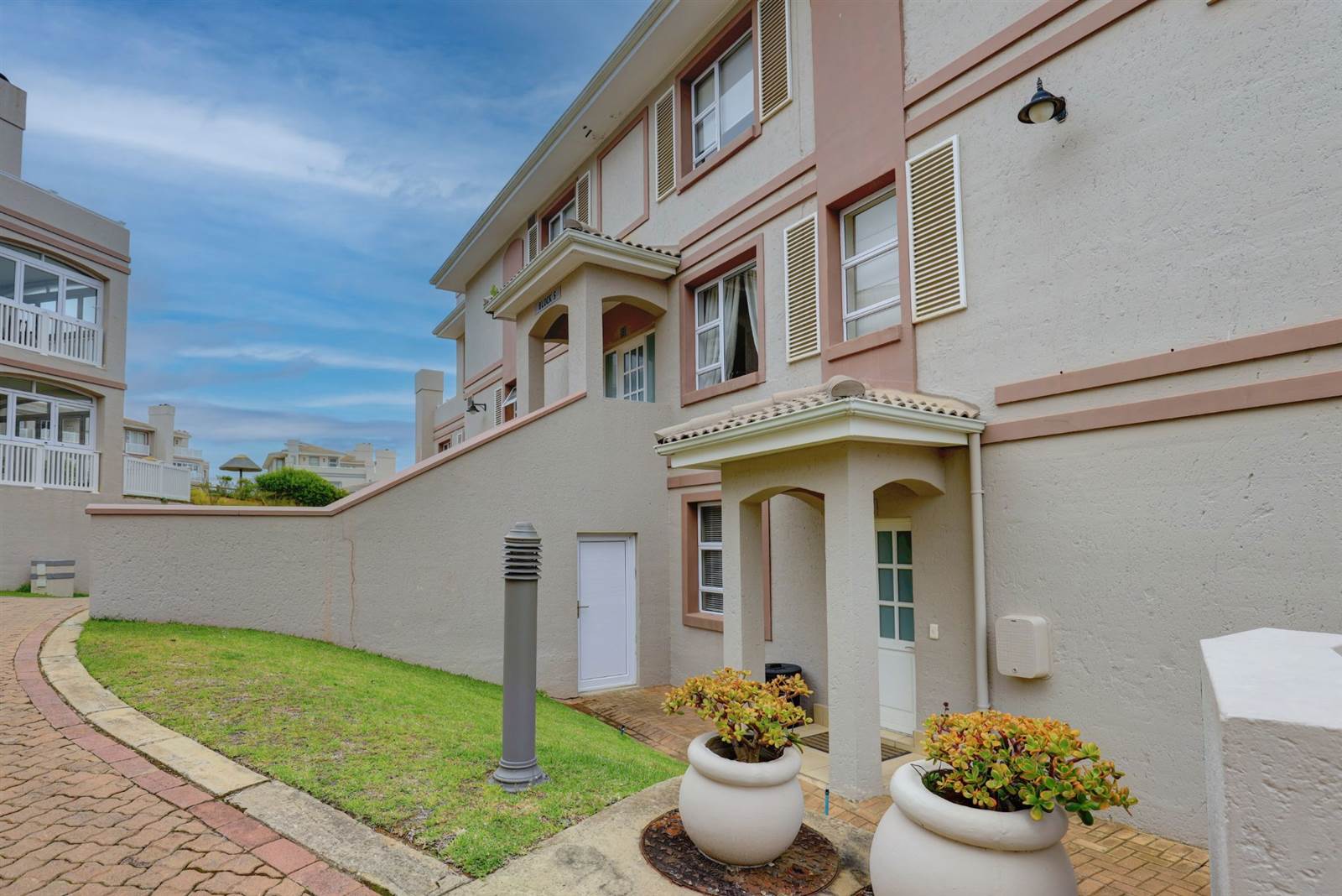 2 Bed Apartment in Pinnacle Point Golf Estate photo number 27