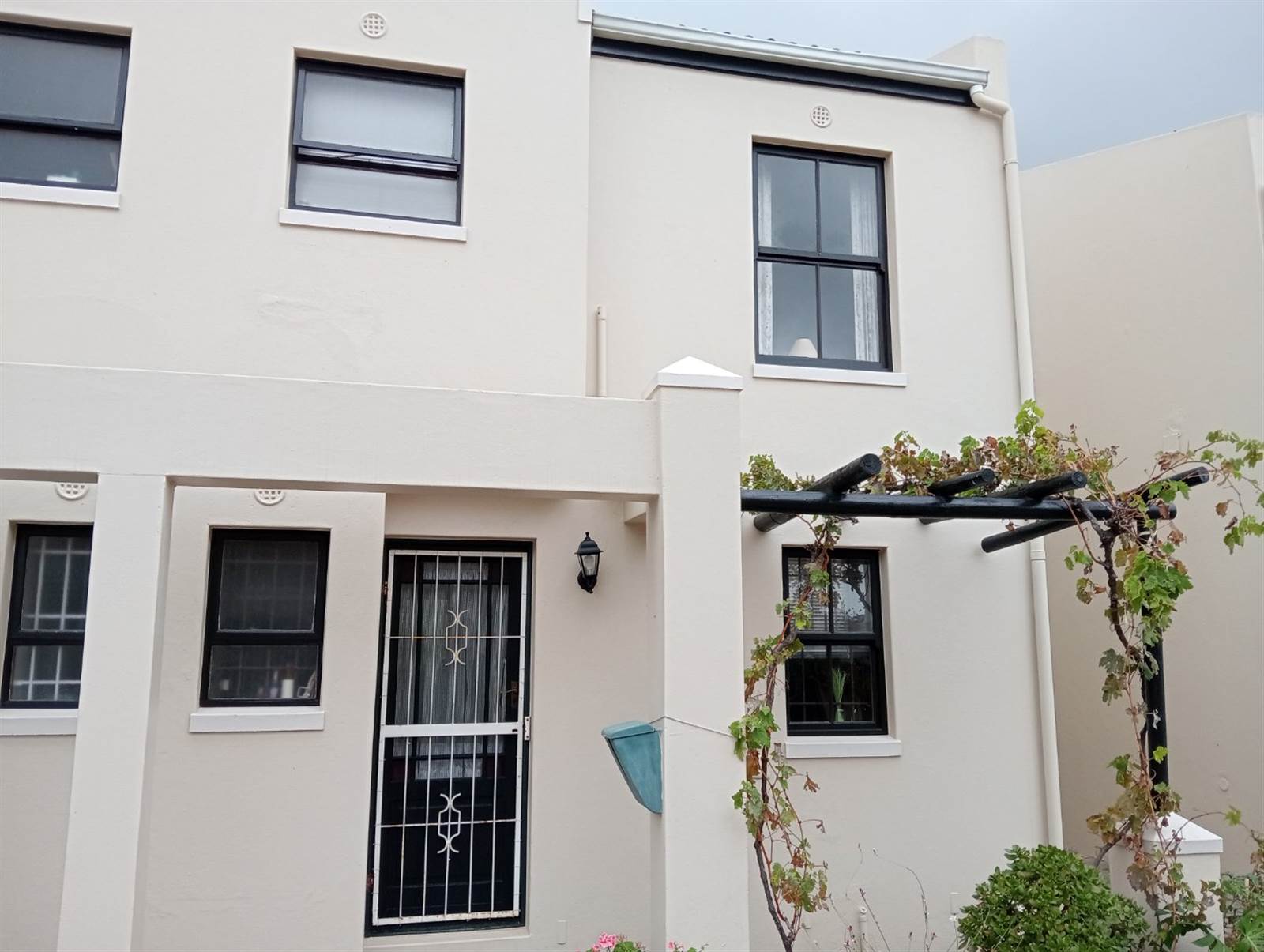 2 Bed Townhouse in Parklands photo number 4