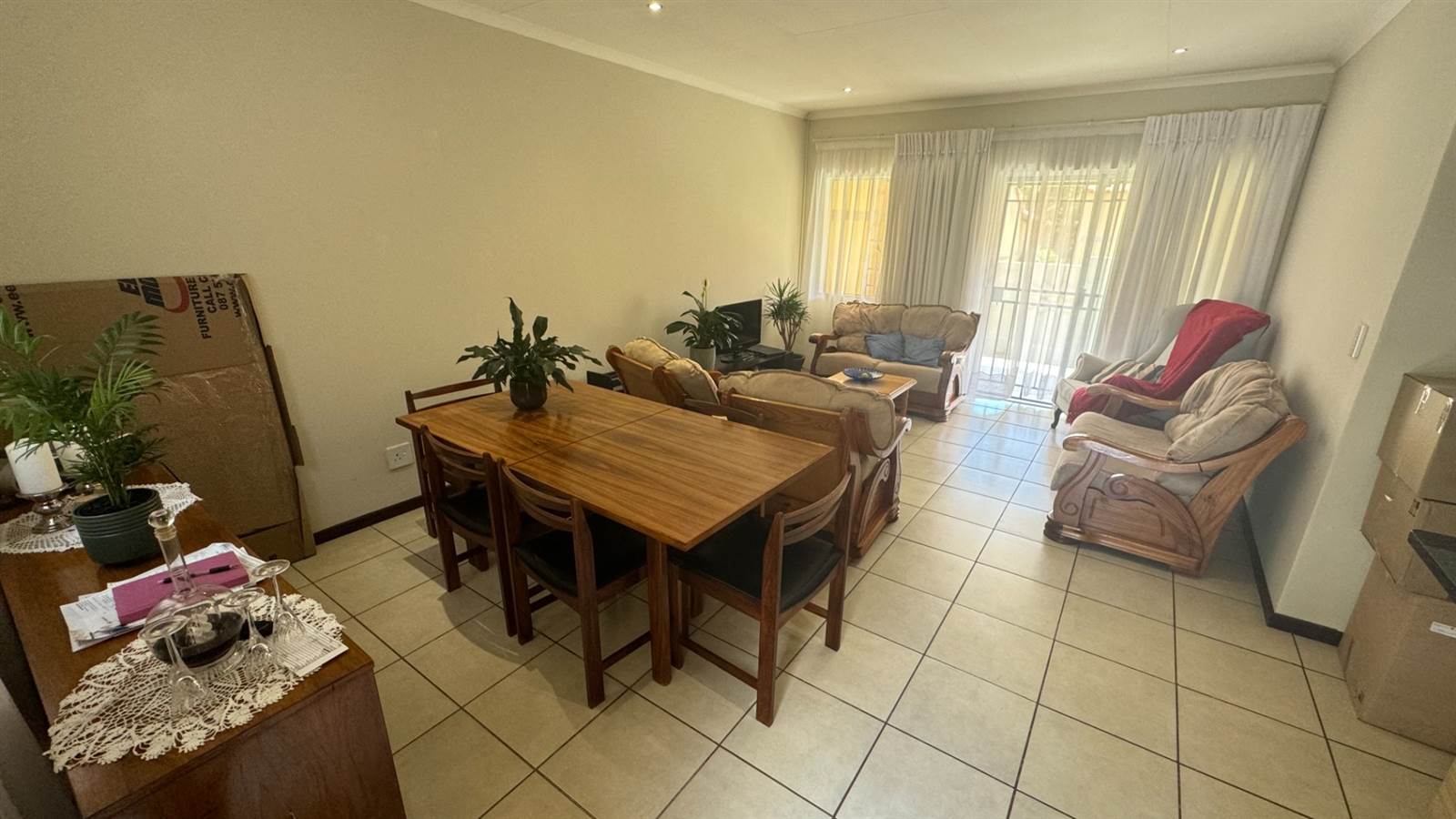 2 Bed Townhouse in Mooikloof Ridge photo number 3