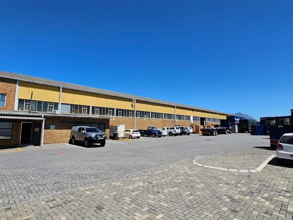 2 525  m² Industrial space