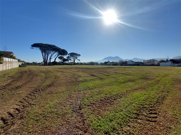 5630 m² Land available in Die Bos