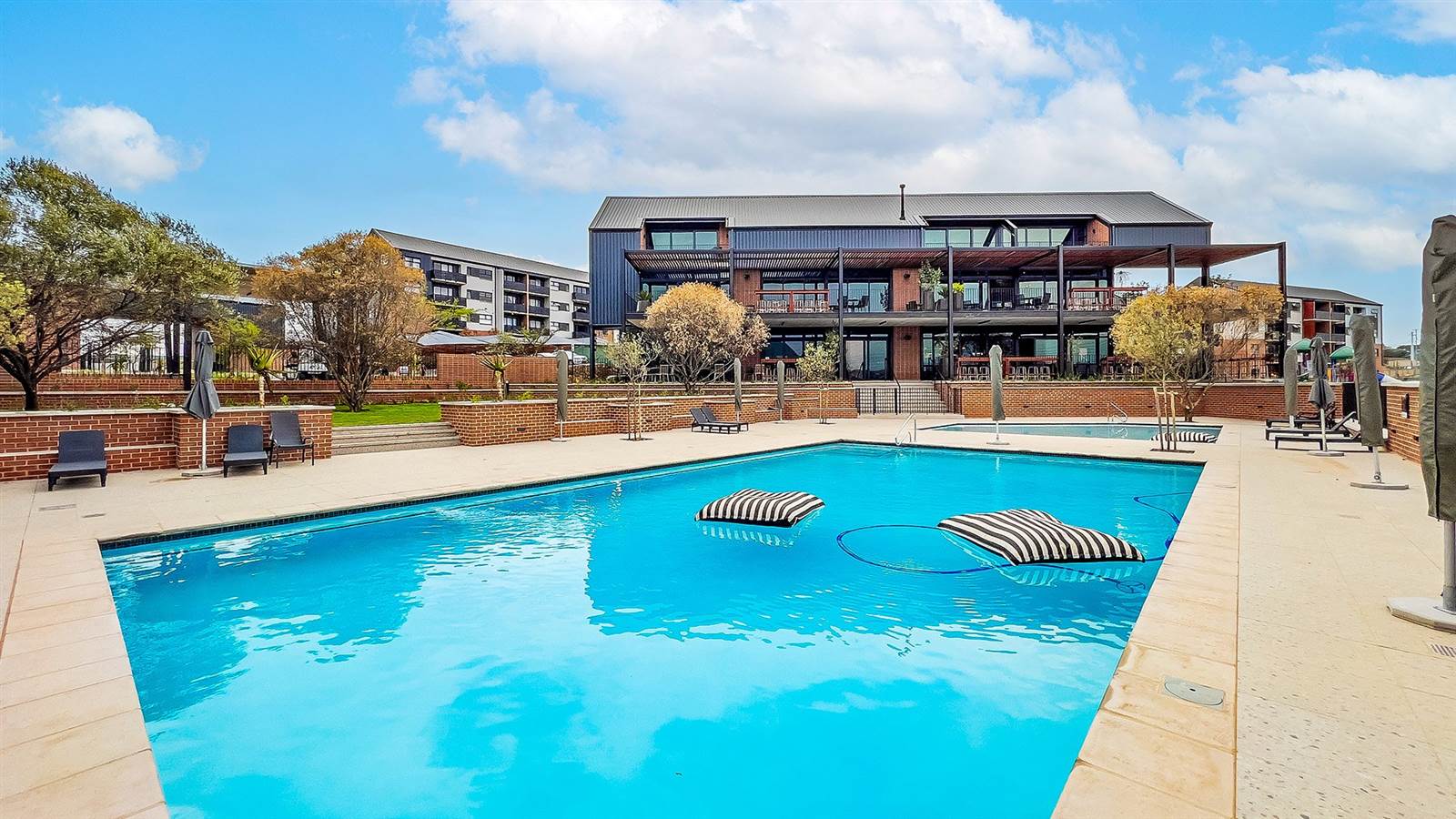 1 Bed Apartment in Kyalami photo number 1