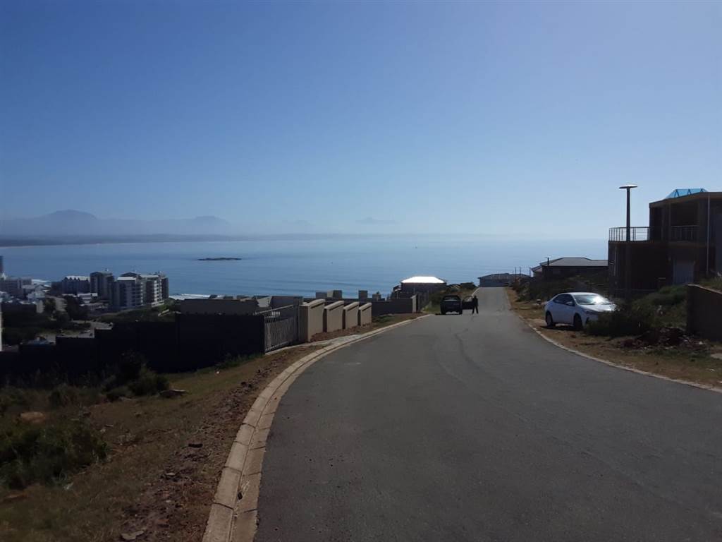 4 Bed House in Mossel Bay photo number 10