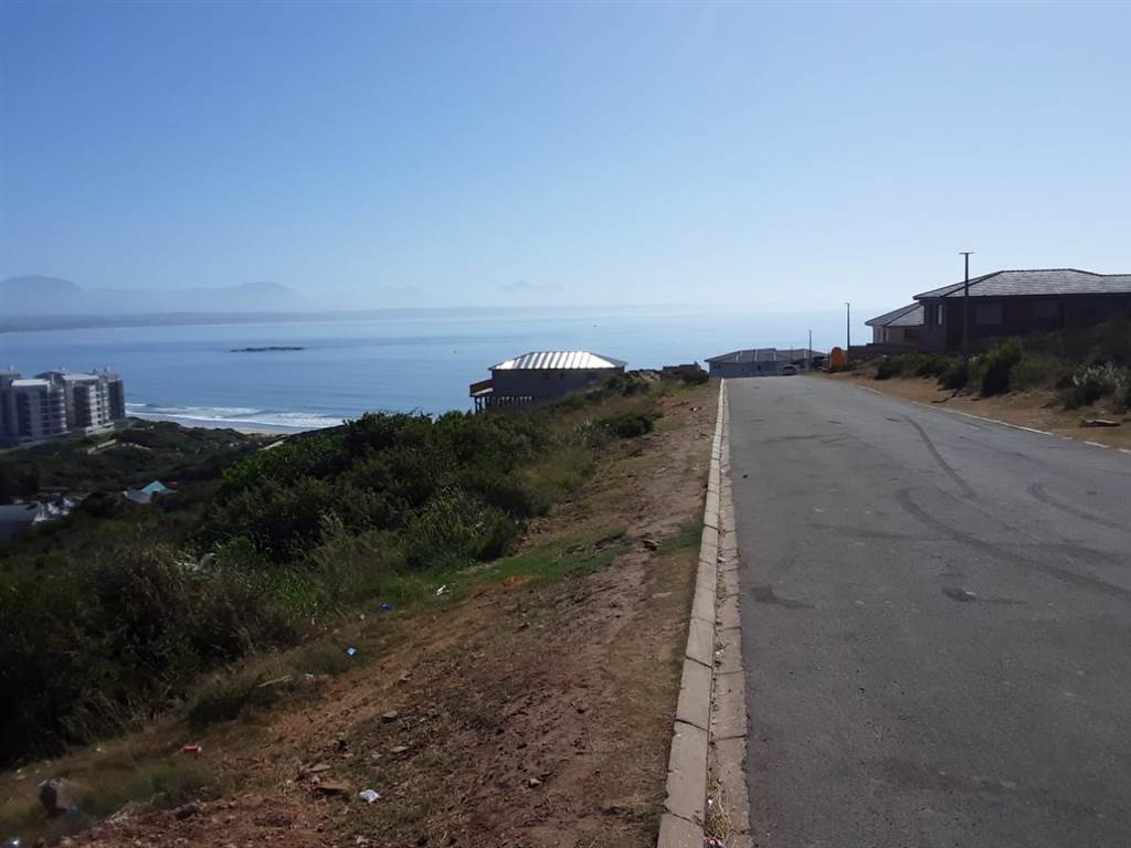 4 Bed House in Mossel Bay photo number 12
