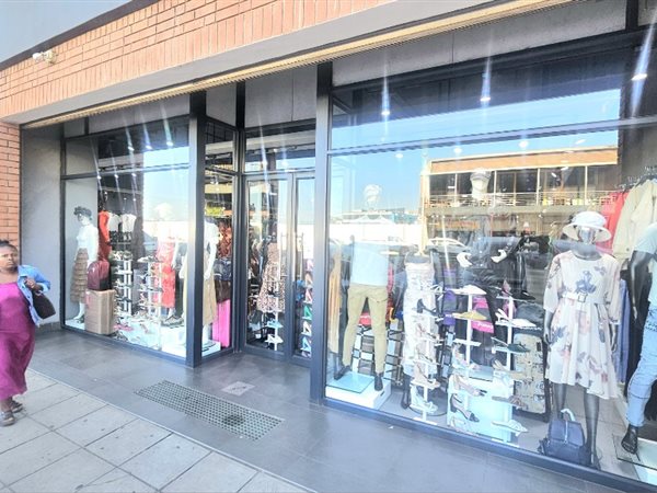 385 m² Retail Space 385 m² Retail Space