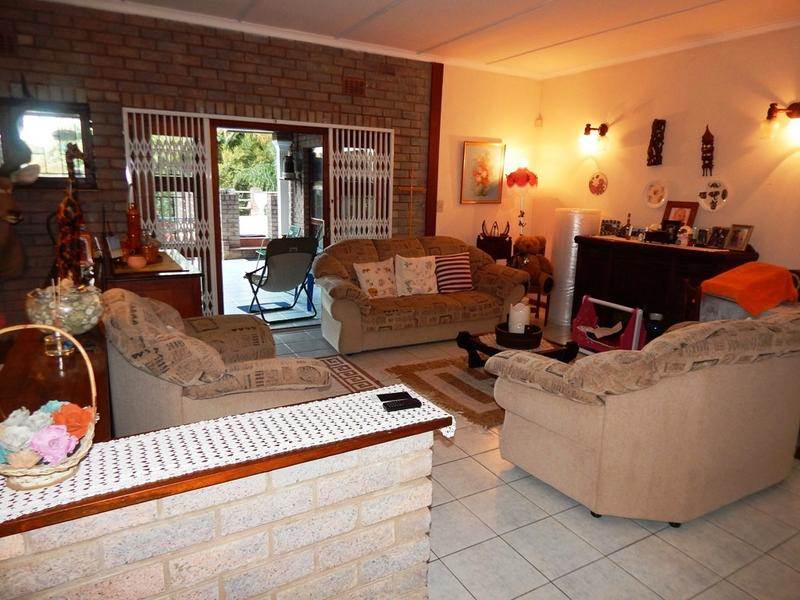 5 Bed House in Umtentweni photo number 10
