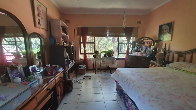 5 Bed House in Umtentweni photo number 12