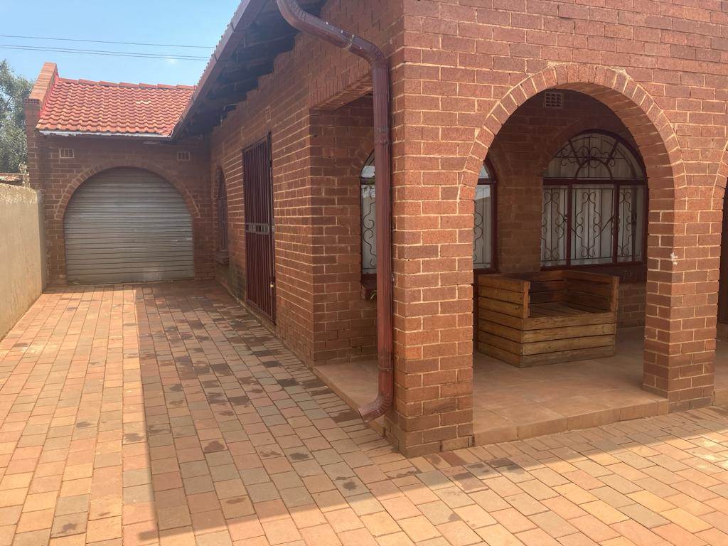3 Bed House in Ivory Park photo number 18