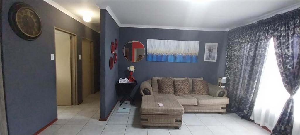 2.5 Bed House in Secunda photo number 3