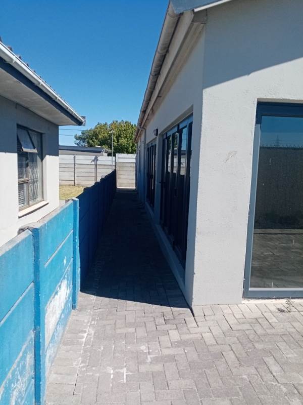 150  m² Office Space in Kraaifontein Central photo number 16