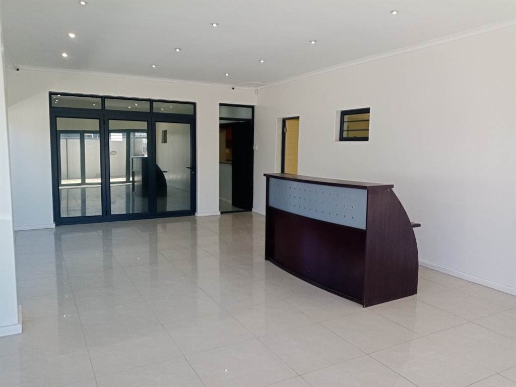 150  m² Office Space in Kraaifontein Central photo number 3