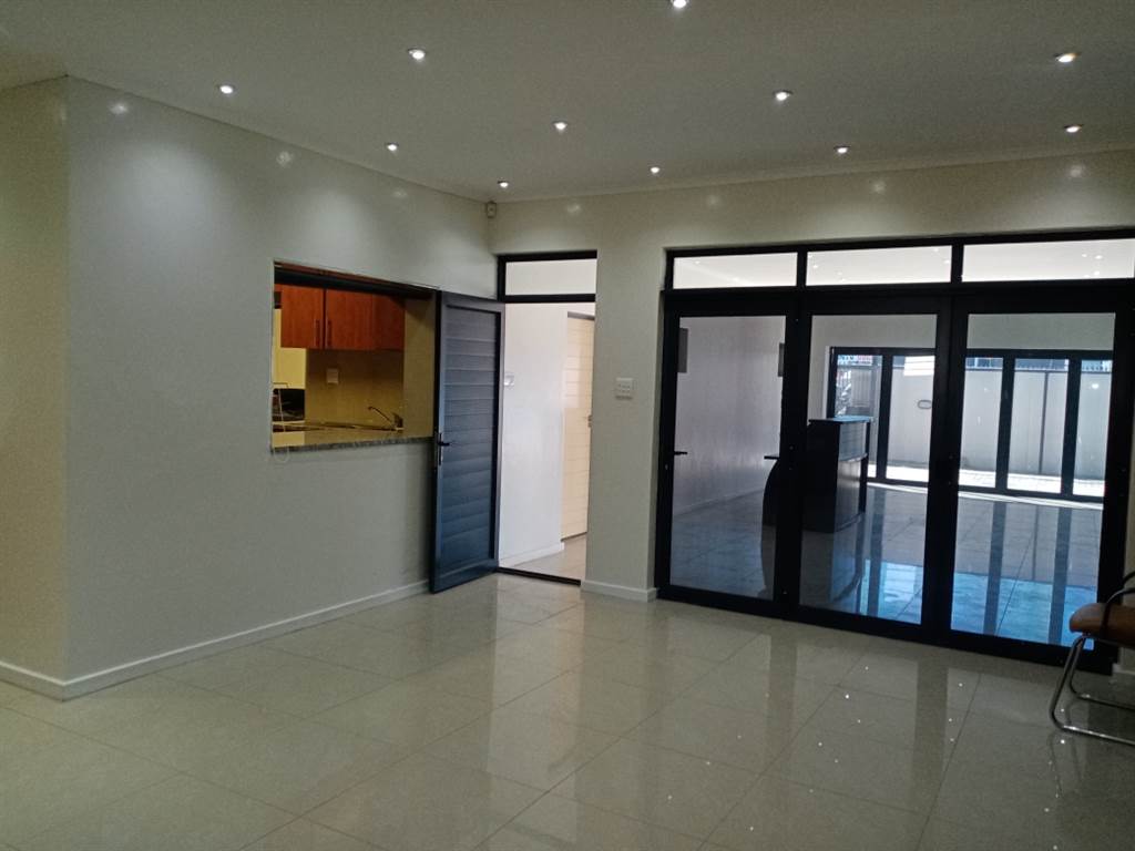150  m² Office Space in Kraaifontein Central photo number 4