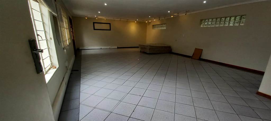 360  m² Commercial space in Eastleigh photo number 7