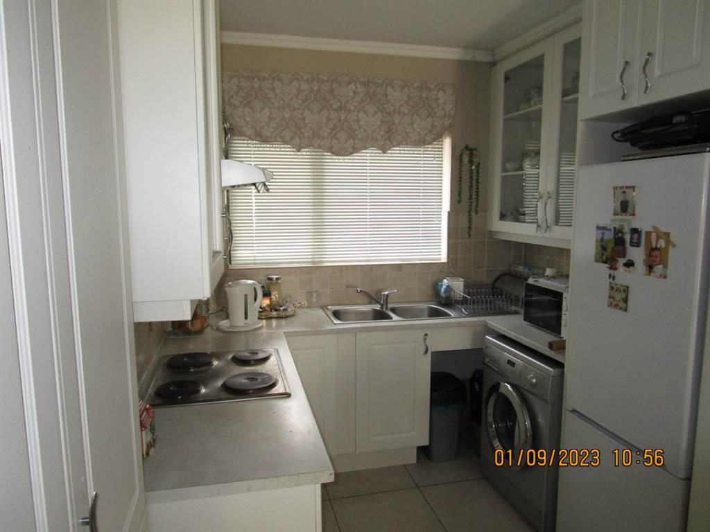 2 Bed Flat in Hurlyvale photo number 6