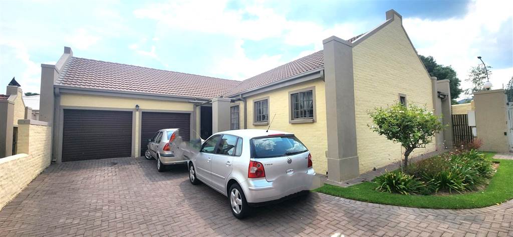 3 Bed Townhouse in Heidelberg Central photo number 1