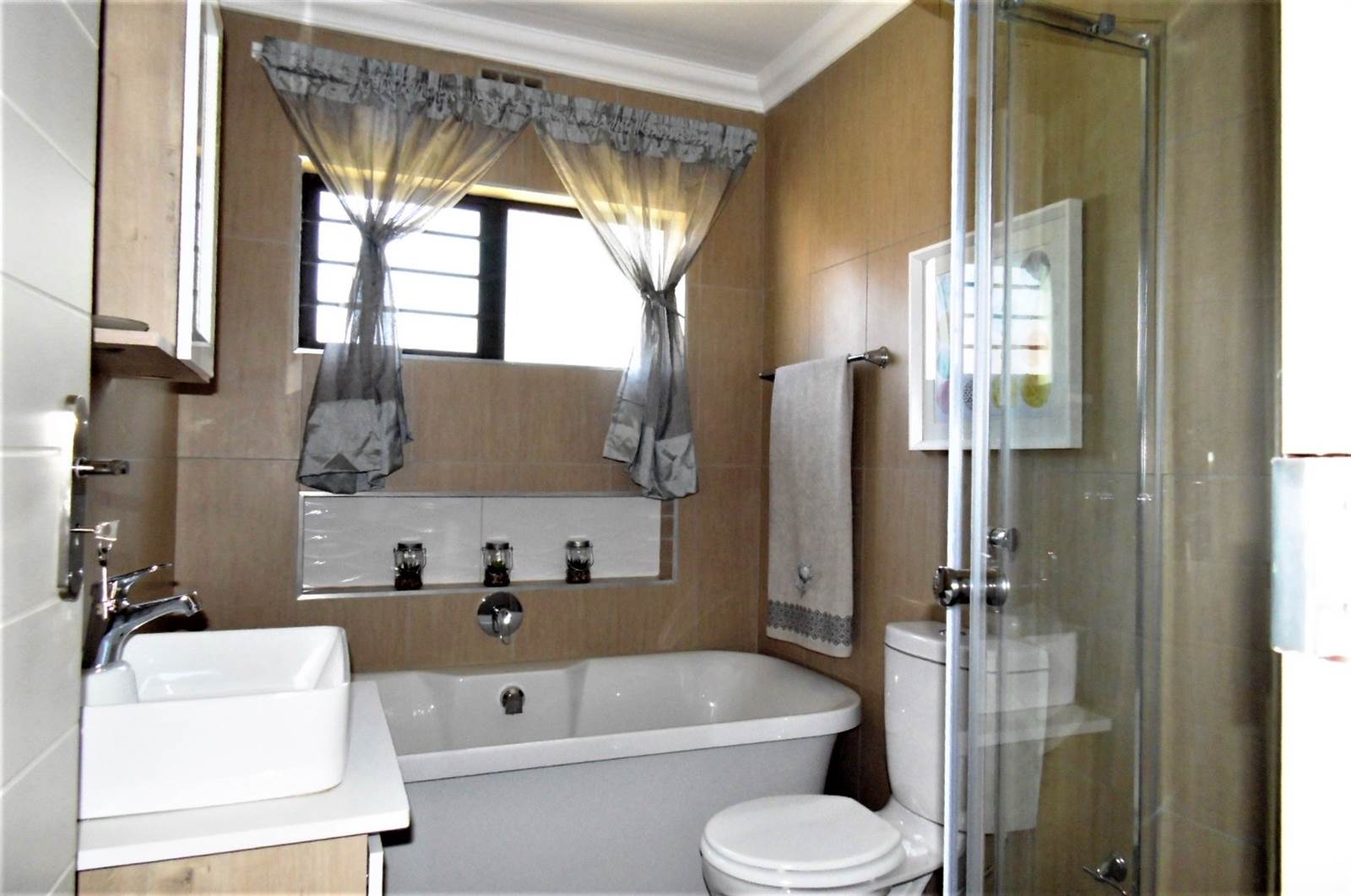 2 Bed Apartment in Cullinan photo number 8