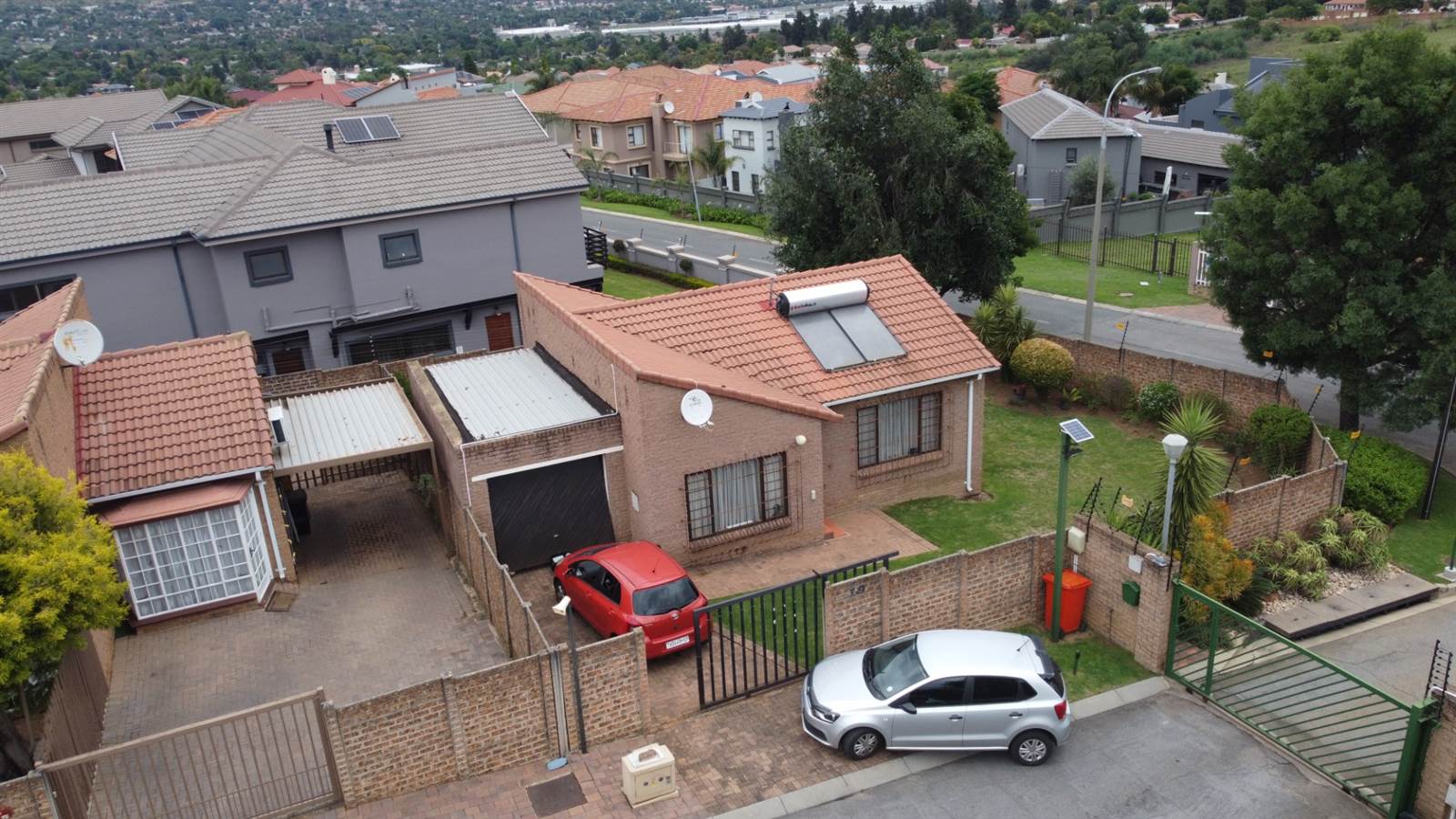 2 Bed House in Radiokop photo number 17