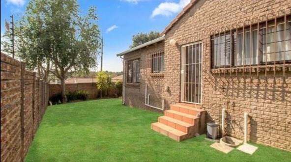 2 Bed House in Radiokop photo number 14