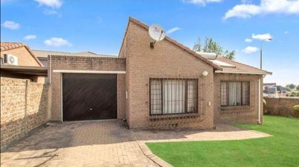 2 Bed House in Radiokop photo number 2