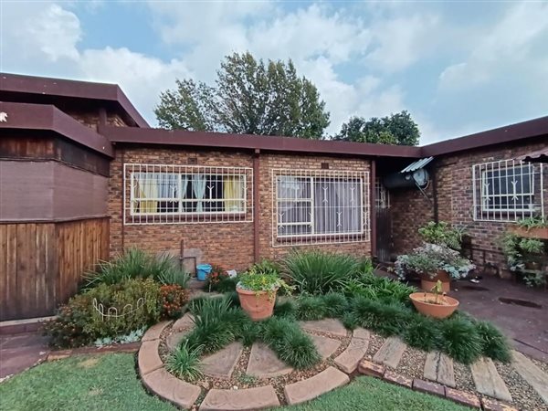 3 Bedroom House 3 Bedroom House