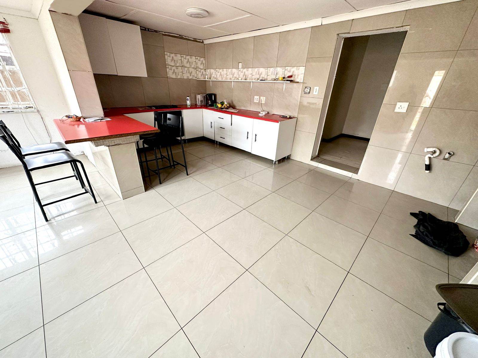 3 Bed House in Turffontein photo number 2