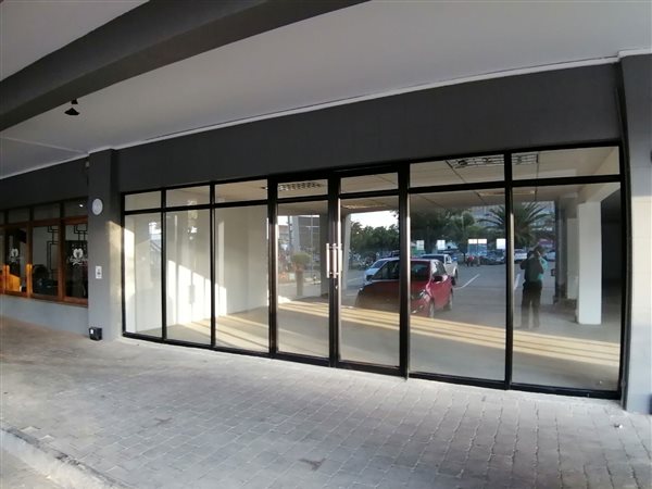 160  m² Retail Space