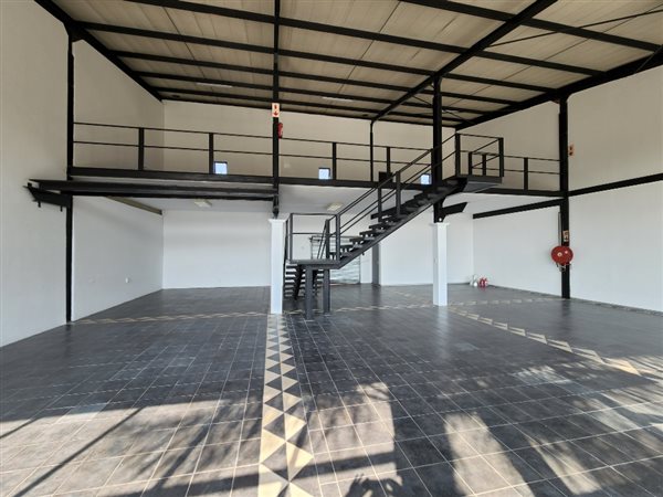 330  m² Commercial space