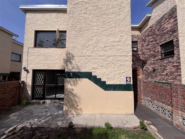 3 Bedroom Townhouse 3 Bedroom Townhouse