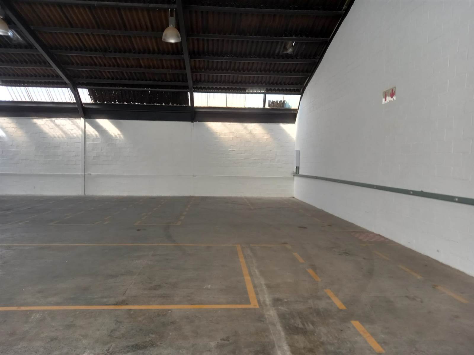 385  m² Industrial space in Retreat photo number 1