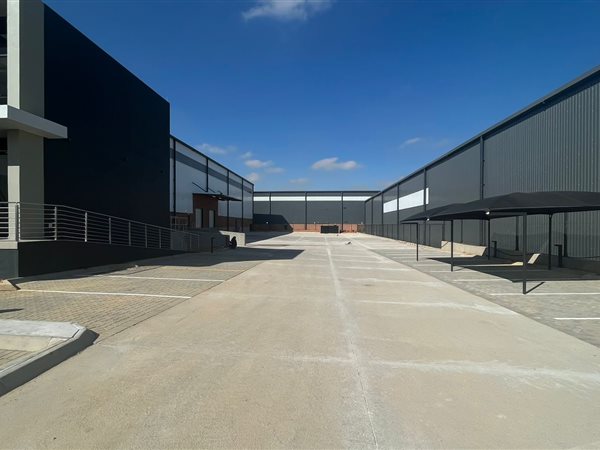 5210  m² Industrial space in Louwlardia