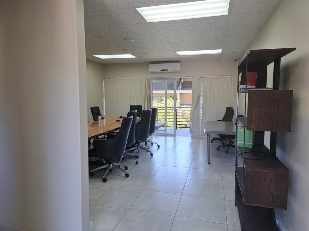 44  m² Office Space in New Town Centre (Gateway) photo number 3