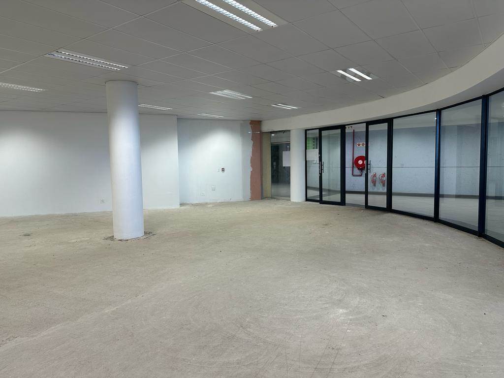 386  m² Commercial space in Die Heuwel photo number 3
