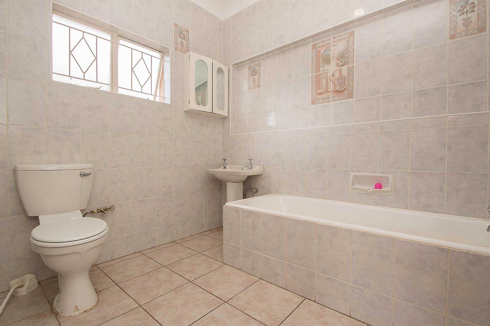 4 Bed House in Horison Park photo number 15