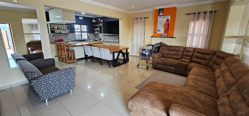 3 Bed House in Umkomaas photo number 2