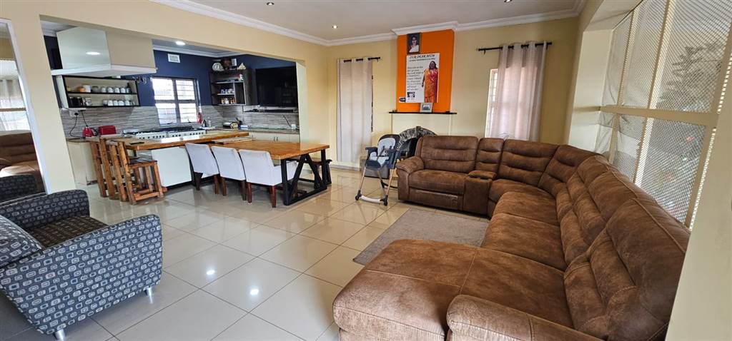 3 Bed House in Umkomaas photo number 4