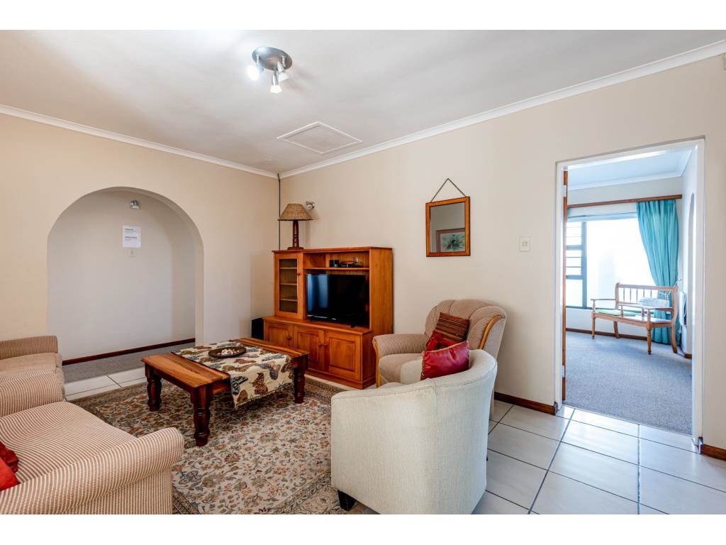 4 Bed House in Jeffreys Bay photo number 5