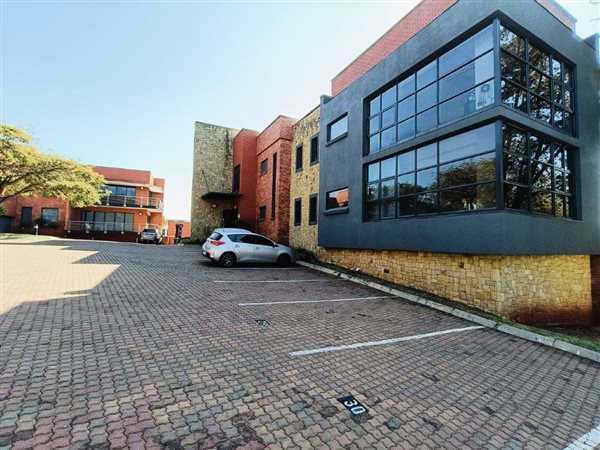 186  m² Commercial space