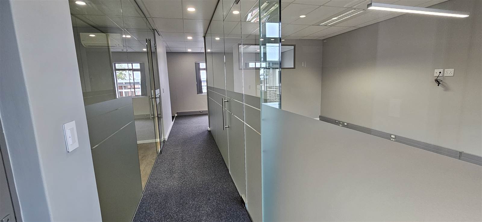 75  m² Commercial space in Durbanville Central photo number 4