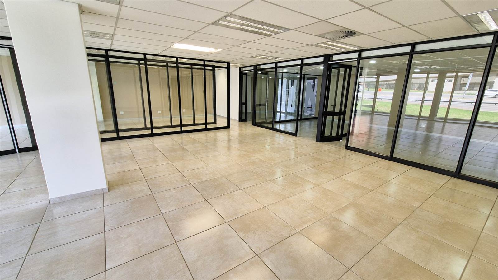 266  m² Office Space in Menlyn photo number 2