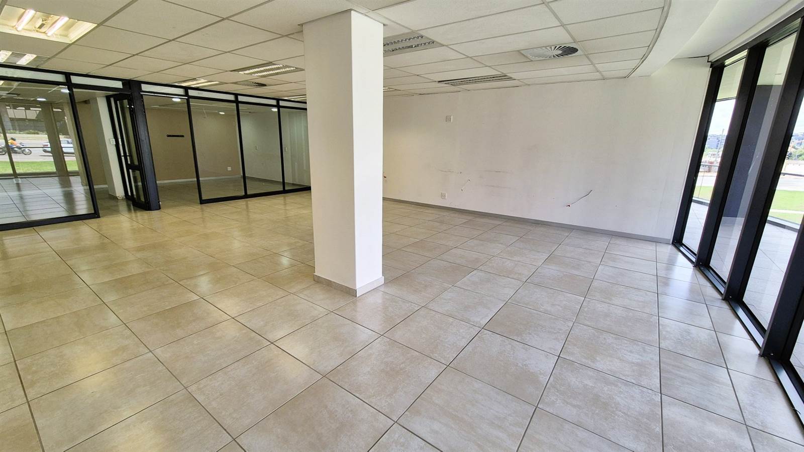 266  m² Office Space in Menlyn photo number 16