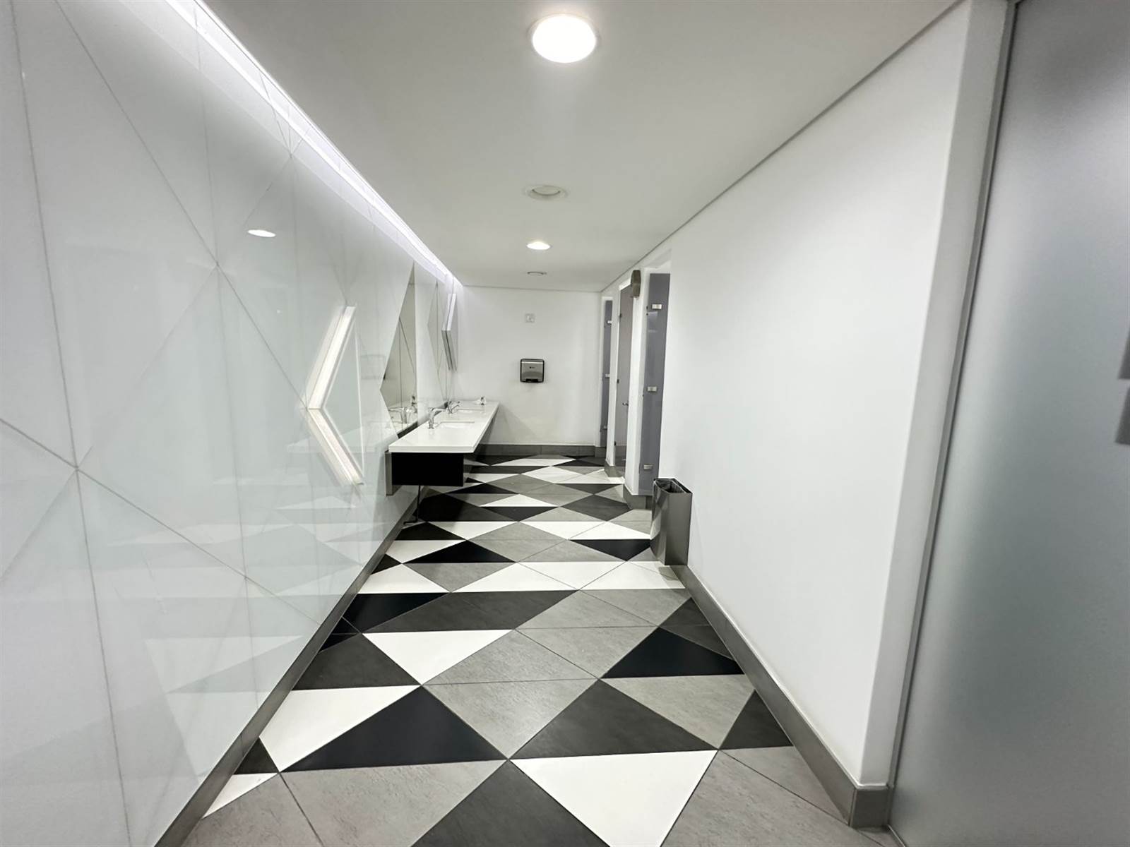 266  m² Office Space in Menlyn photo number 22