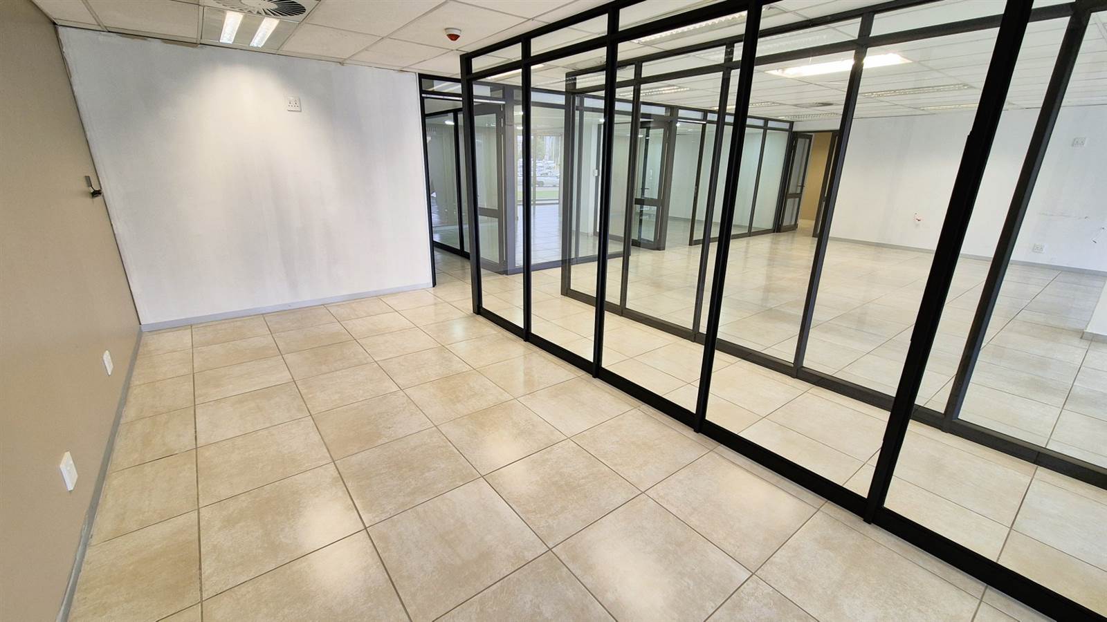 266  m² Office Space in Menlyn photo number 12