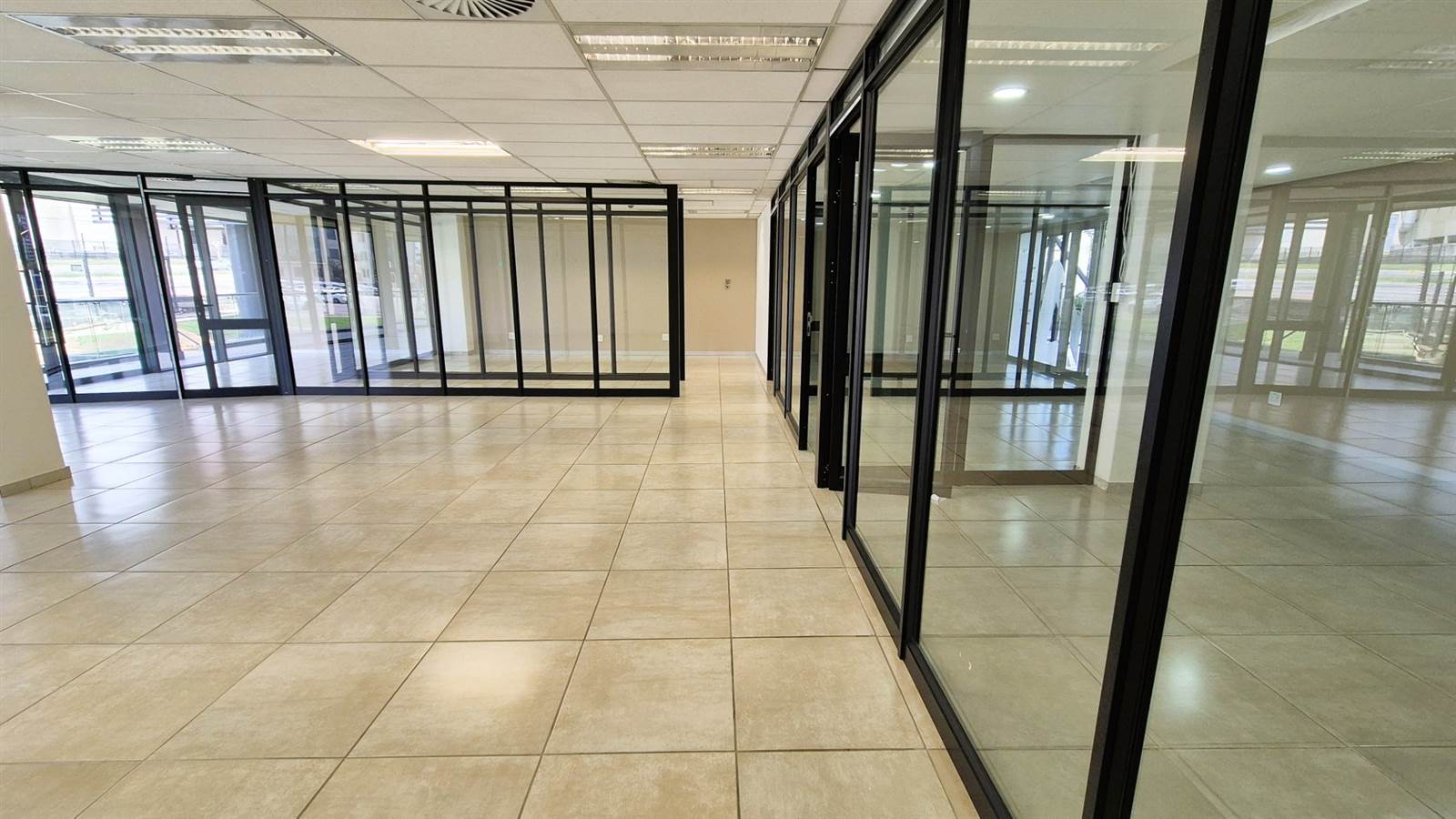266  m² Office Space in Menlyn photo number 17