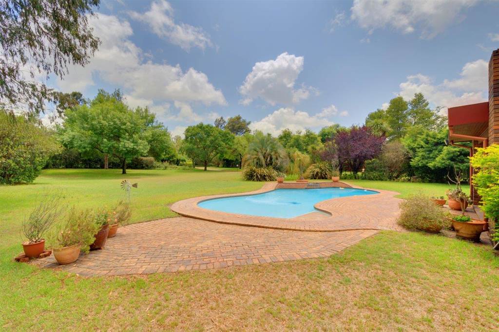 4 Bed House in Randjesfontein photo number 4
