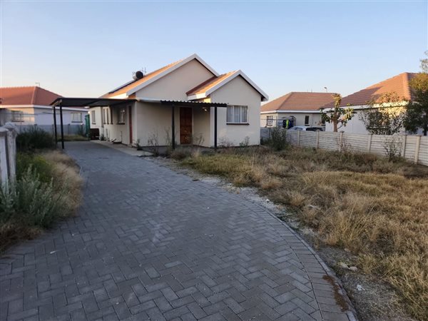 4 Bedroom House 4 Bedroom House