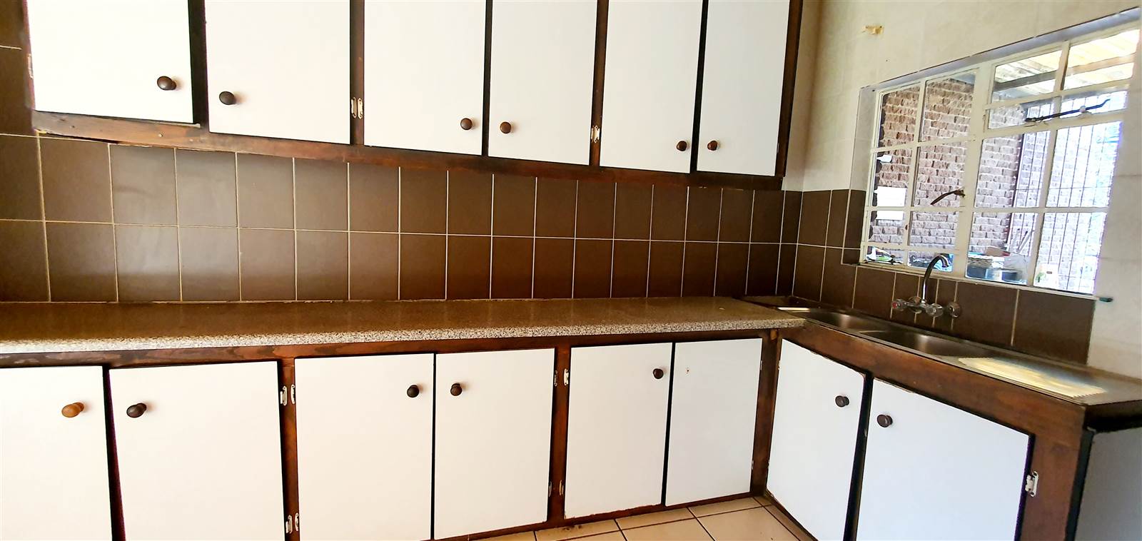 2 Bed Flat in Louis Trichardt photo number 4