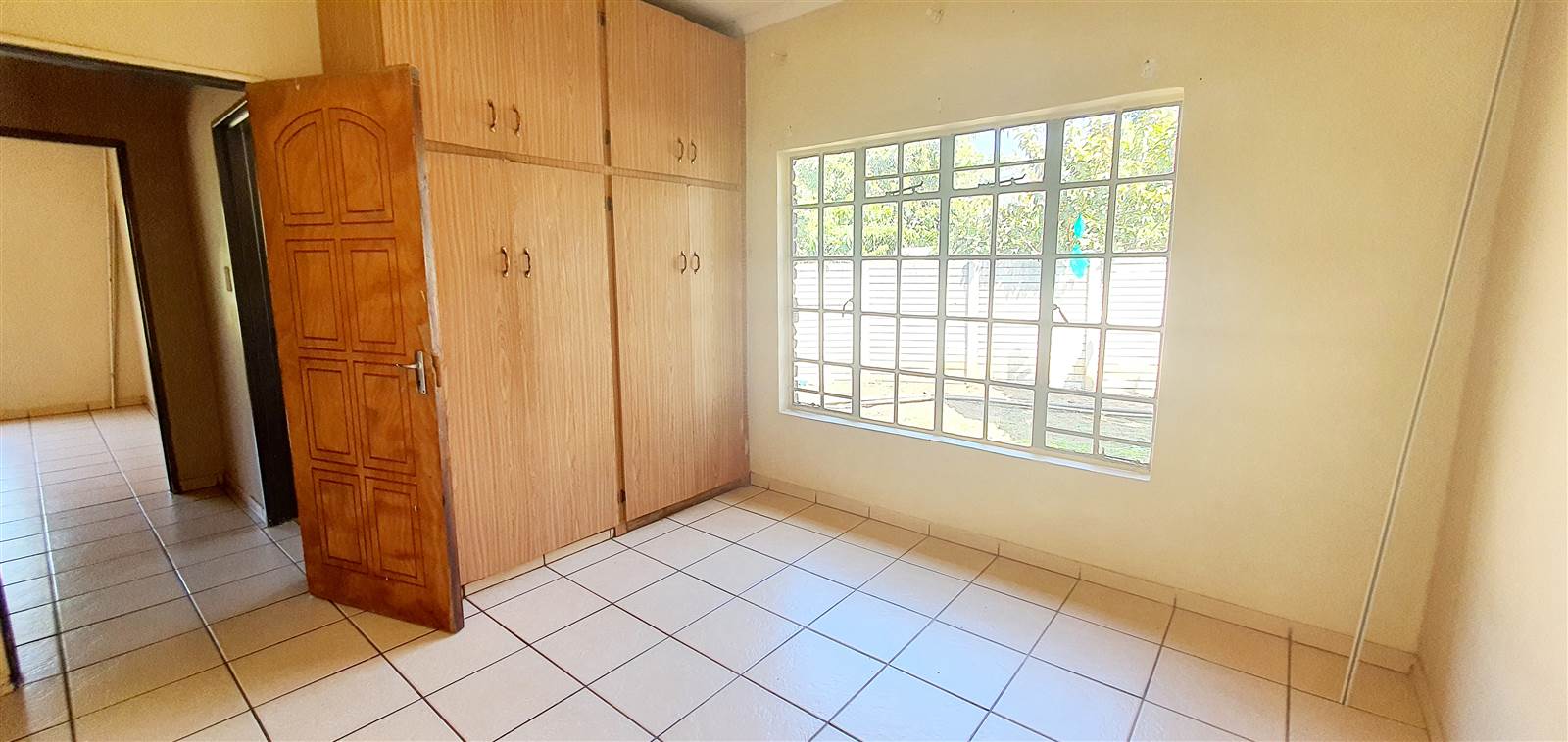 2 Bed Flat in Louis Trichardt photo number 8